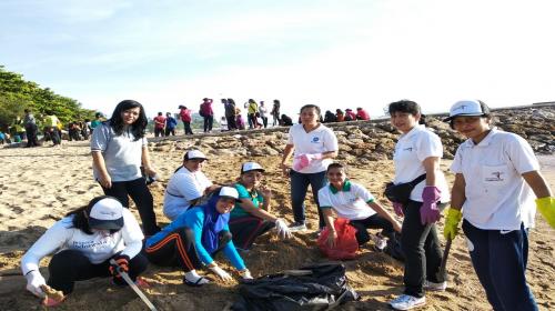 KEGIATAN BERSIH PANTAI DINAS PARIWISATA