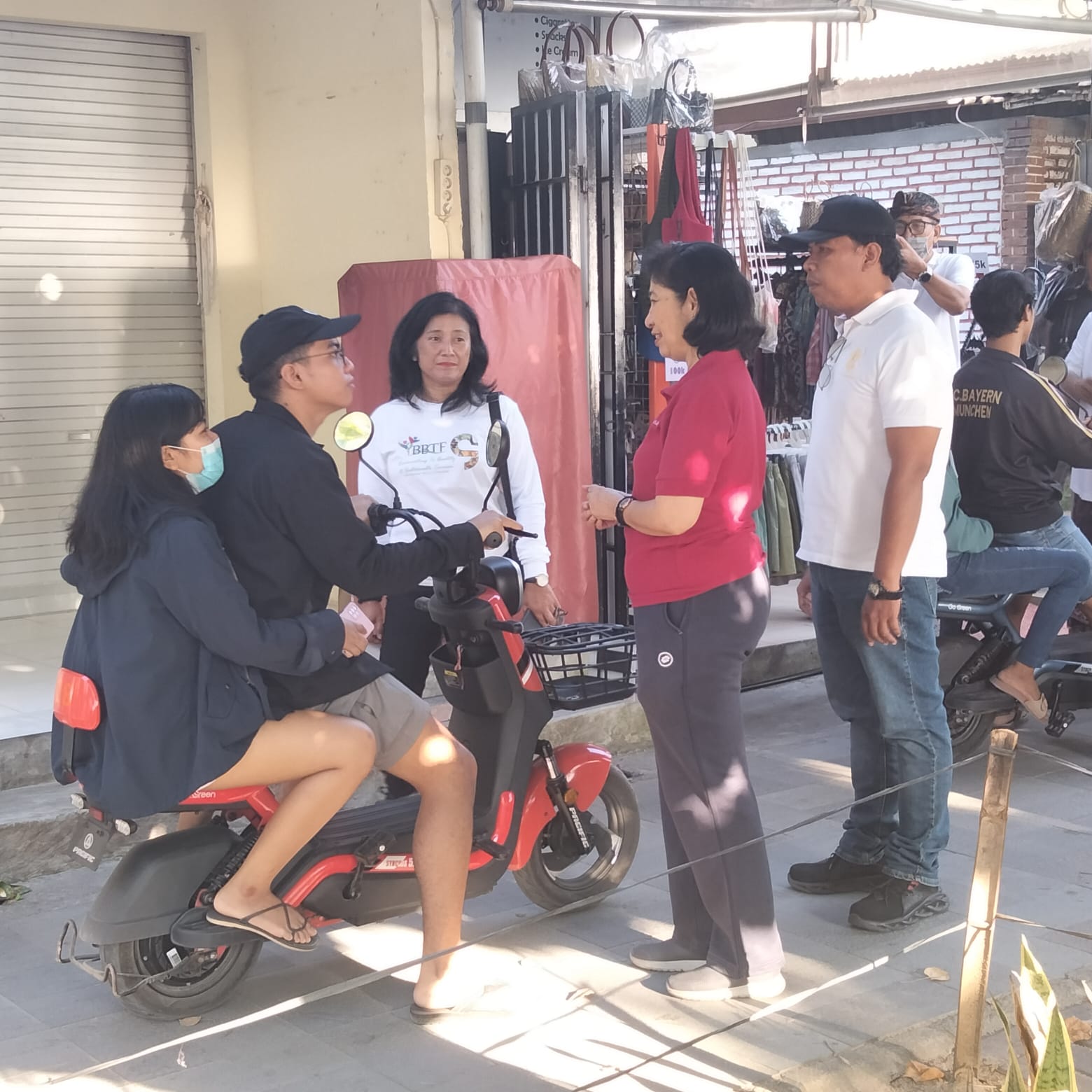 SEPEDA LISTRIK DI KAWASAN SANUR DITERTIBKAN