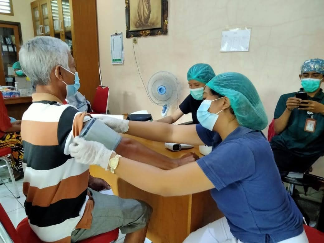 Vaksinasi Massal Covid-19 di Kelurahan Dangin Puri Untuk Masyarakat Umum 