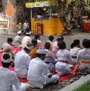 Piodalan di Padmasana Diparda